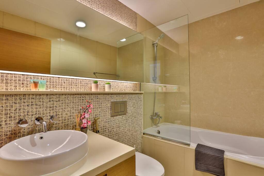 Lux 1Br 2 Min To Burj Khalifa Apartment Dubai Exterior photo